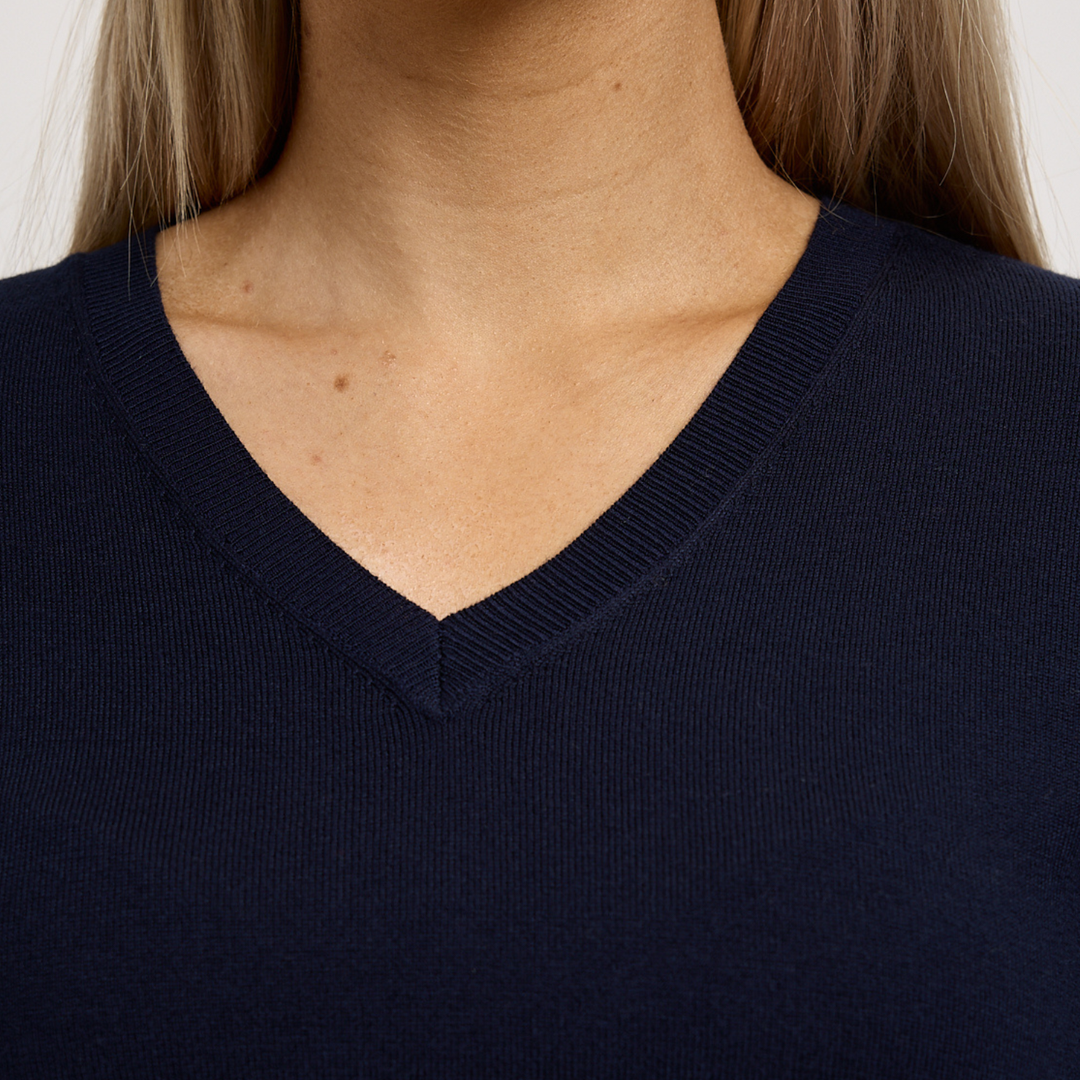 TKEQ ESSENTIAL™: V-Neck Sweater | Classic Navy